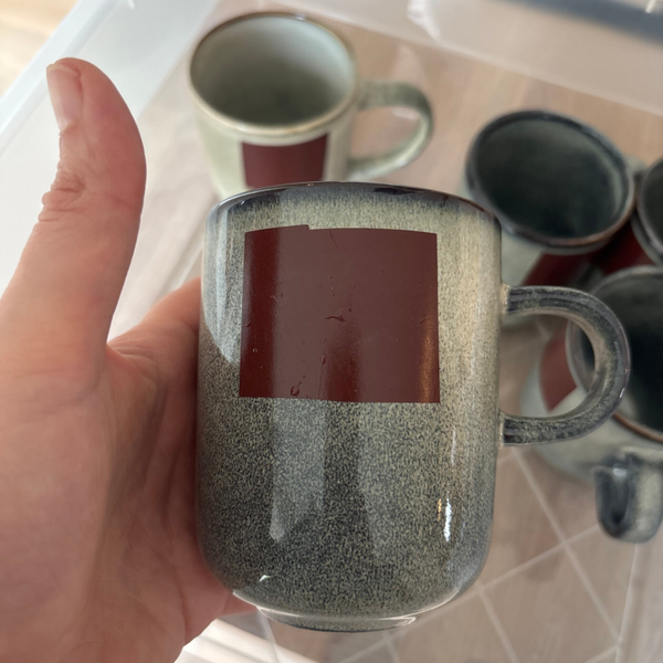 Koffiemok zwart gestippeld tekst fotos aanpassen