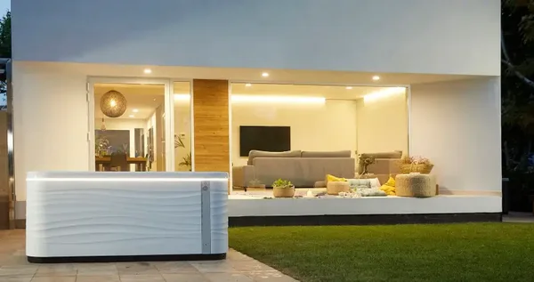 GAMME AURORA: SOFT SPA 6 positions 216 x 216 x 90 cm 60 jets