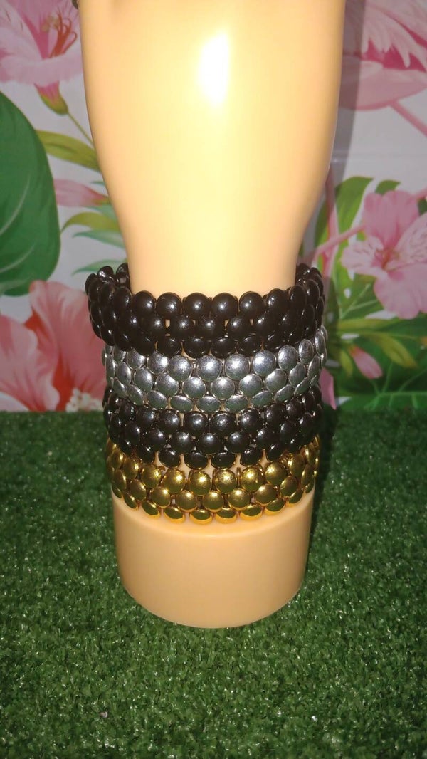 Pulseras elásticas de tachuelas
