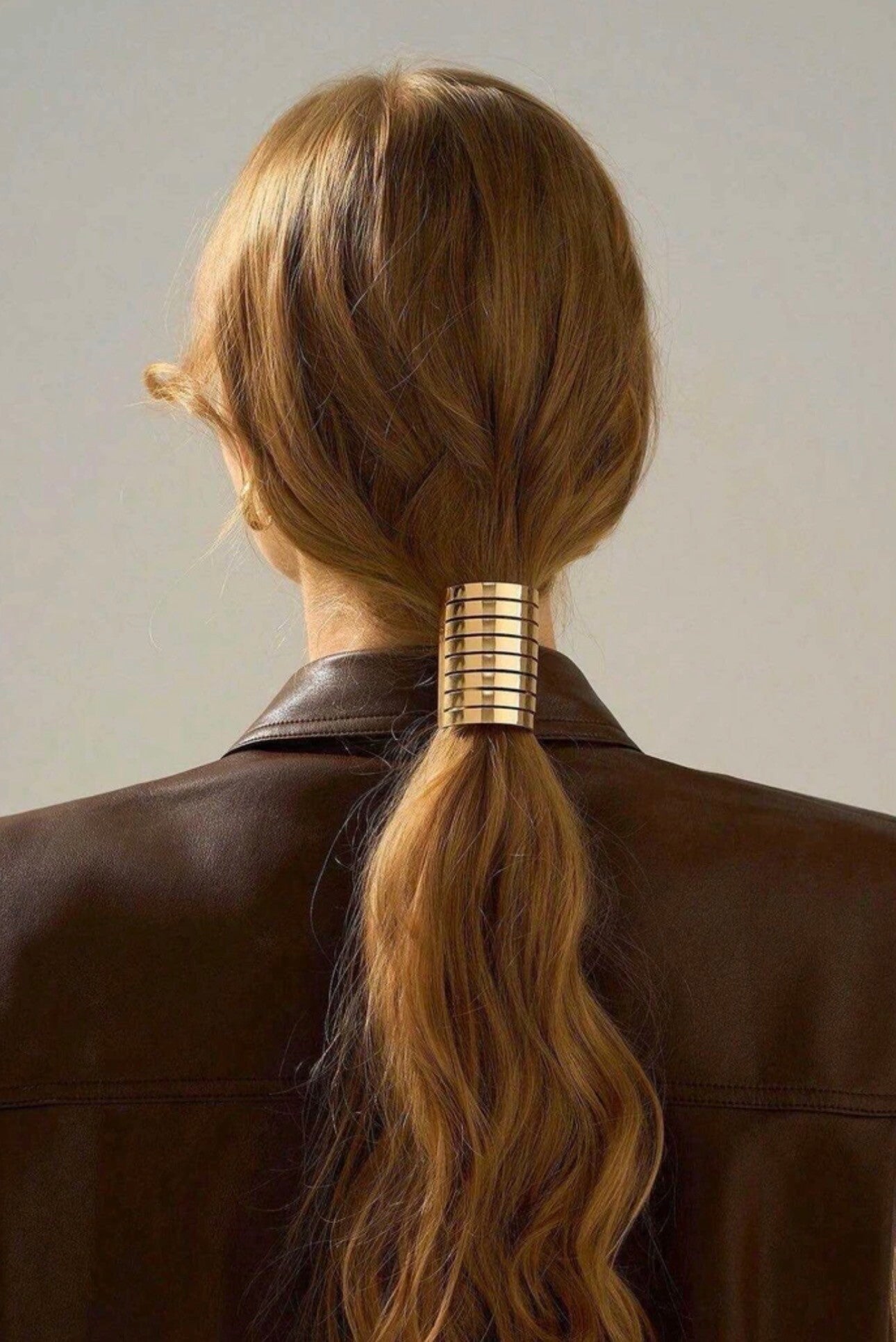 Haar elastiek met metaal.