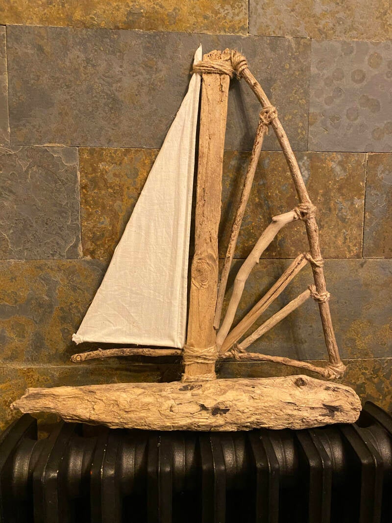 Réalisé avec du bois flotté