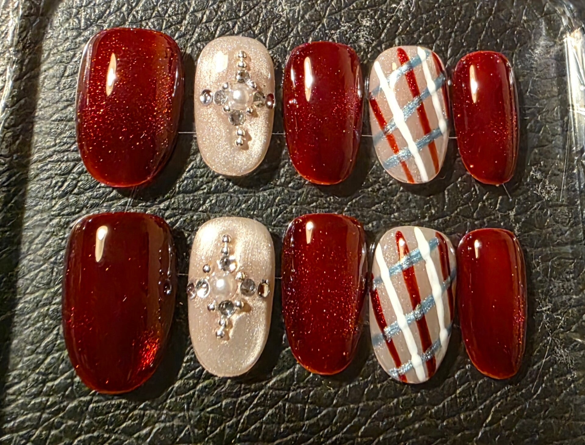 Classic short press-on nail red