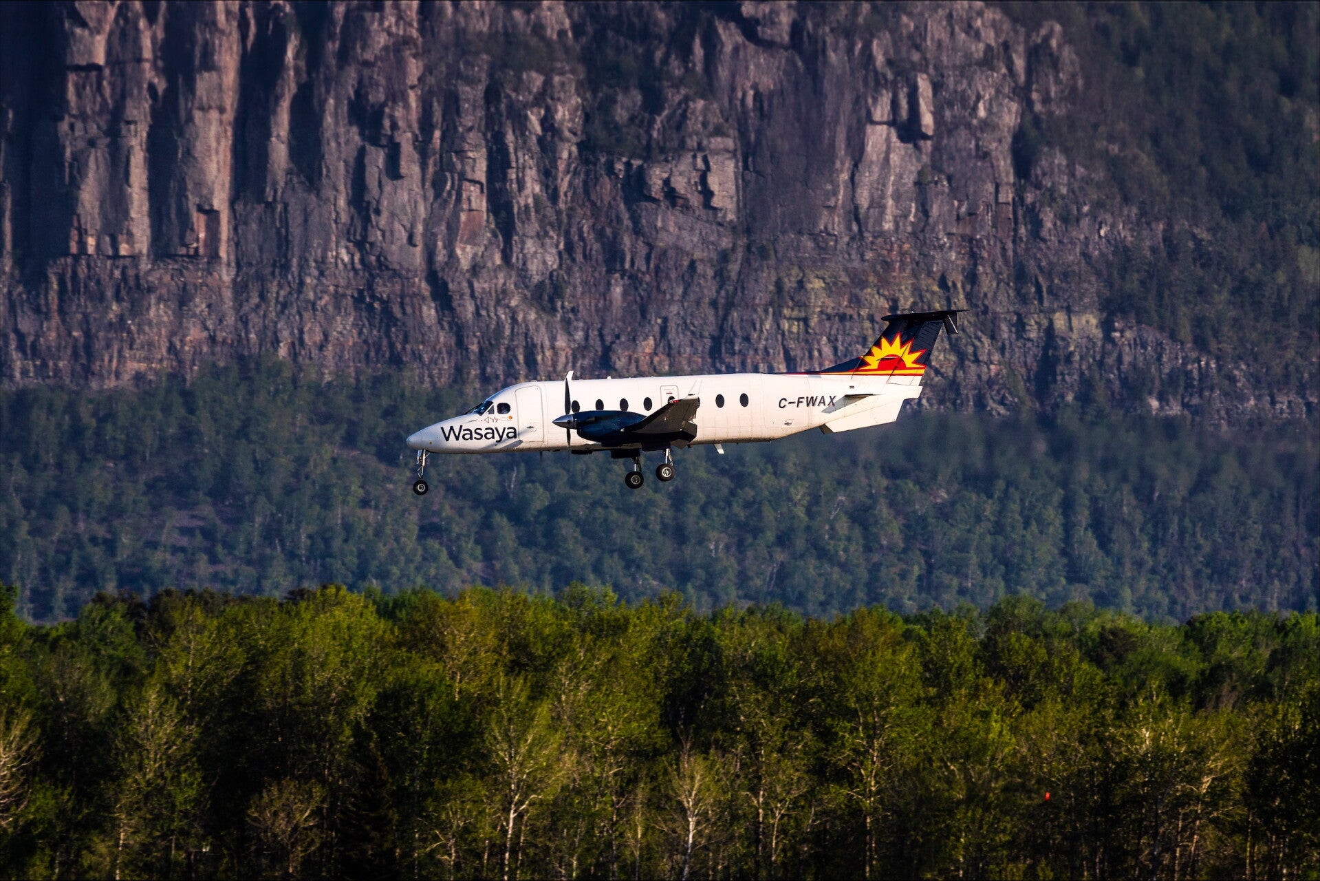 Wasaya B1900 & Mountains