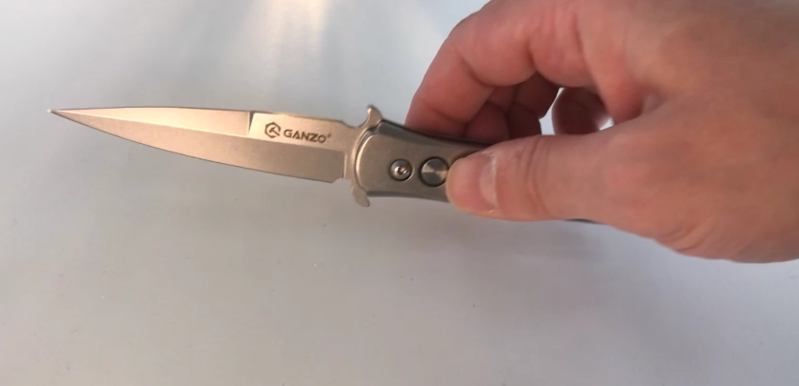 Un couteau automatique est-il plus dangereux ?