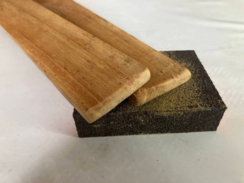 Ponçage et arrondi des extrémités du support en bois pour strop