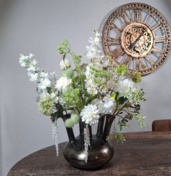 Compleet: XXL antiek nikkel trompetvaas inclusief zijdenbloemen (80 cm!🤩)