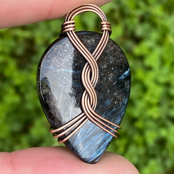 Anthophyllite Celtic Flow Pendant.