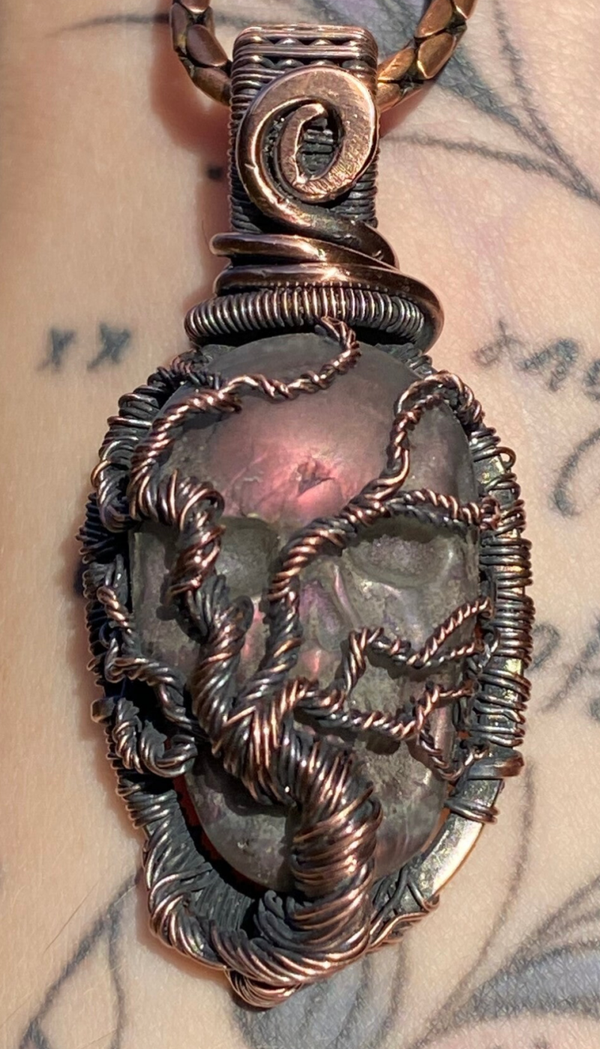 Haunted Skull Pendant – Labradorite Copper