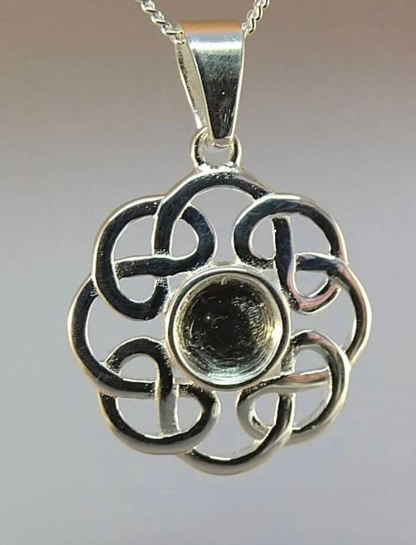 Solid silver round Celtic pendant