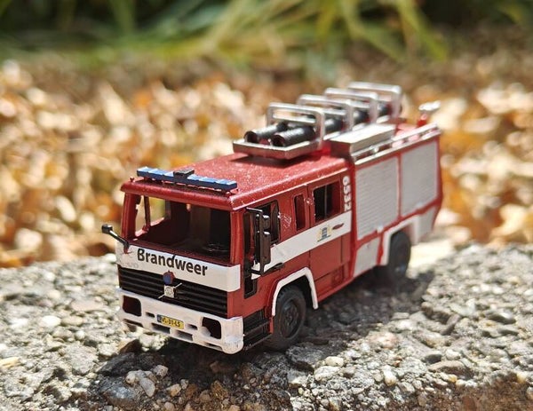 H0 - 1:87 Volvo FL6.14 Brandweer Tankautospuit 's Gravenmoer bouwkit
