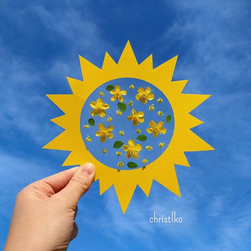 Sonne basteln im Frühling mit Blumen und Kindern Kostenlose Vorlage gelb PDF Download Christlko sun suncatcher Fensterbild