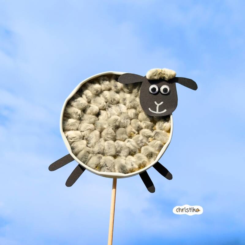 Schäfchen Schaf basteln für Ostern einfache und schnelle Bastelidee für die Osterzeit Christlko mit Naturmateril und Upcyclingidee nachhaltig flauschig Basteln mit Kindern Kind Kinder