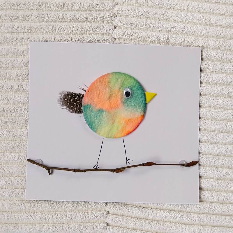 Wattepadvögel Vogel Vögel basteln mit kindern Christlko Kleinkind Kleinkindbeschäftigung Kinderkunst Frühling Naturmaterial Natur DIY wattepad wasserfarben bunt kreativ  schule grundschule kita hort in volksschule federn alle vögel sind schon da spaß 