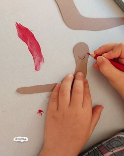 Schnecke basteln im Herbst mit Kindern, Basteln mit Kleinkindern und Naturmaterial, Herbstblätter, Handabdruck, bunte Bastelidee, schnelle und einfache Bastelei für den Herbst, DIY, Christlko, gepresste Blätter, Duftschnecke