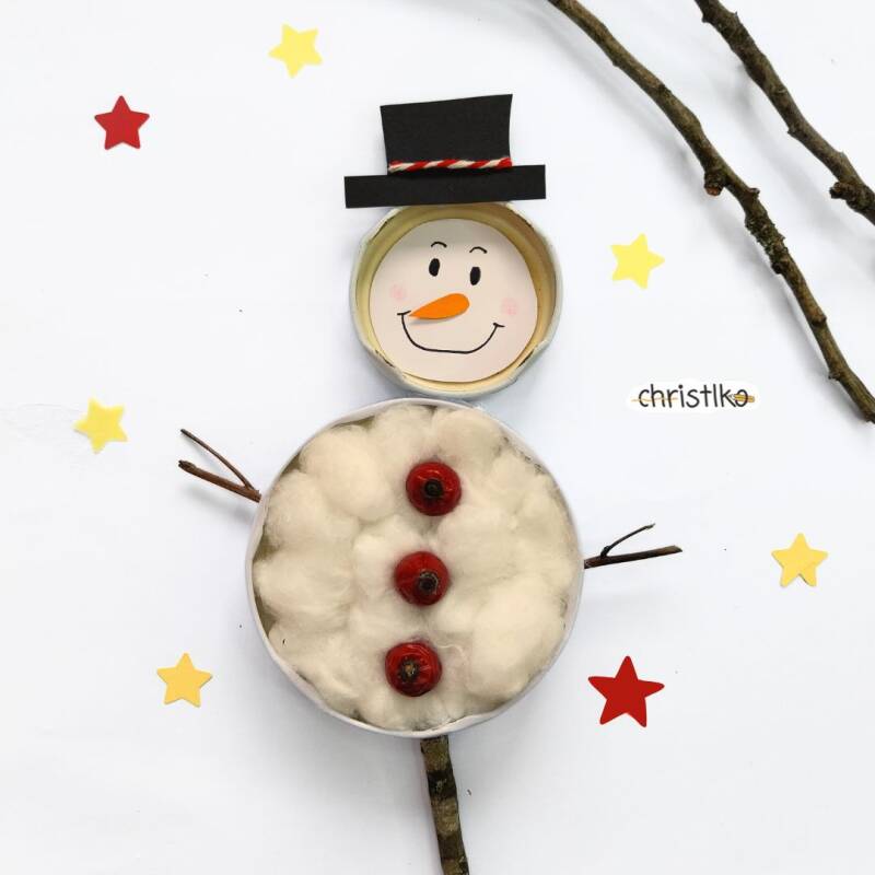 schneemann deckelschneemann upcycling nachhaltig basteln mit kindern deckel wiederverwenden watte winter weihnachten im diy christlko schnee advent kreativ sein weihnachtsdekoration deko weihnachtsdeko snowman