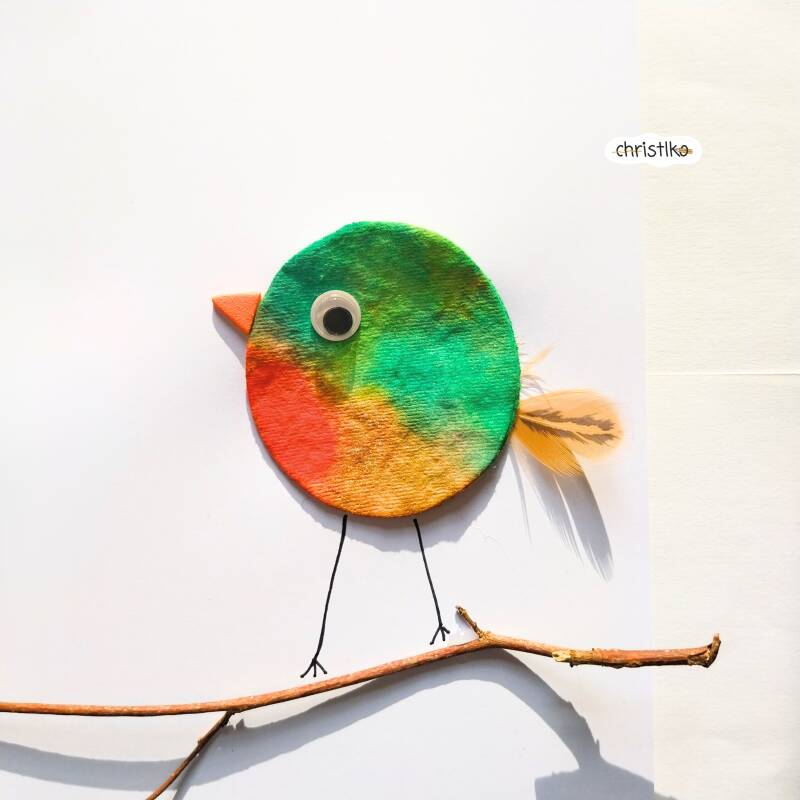 Wattepadvögel Vogel Vögel basteln mit kindern Christlko Kleinkind Kleinkindbeschäftigung Kinderkunst Frühling Naturmaterial Natur DIY wattepad wasserfarben bunt kreativ  schule grundschule kita hort in volksschule federn alle vögel sind schon da spaß 