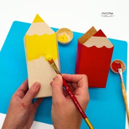 Überraschungs - Stift zum Schulanfang, Schulstart, Schulbeginn, Einschulung, schnelle und einfache Bastelidee, Geschenksidee für Kinder Schulkind, Christlko, Christine Kohl, Stift, Buntstift basteln, DIY, Tetrapack, Upcycling, nachhaltig, erster Schultag