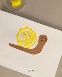 Schnecke basteln im Herbst mit Kindern, Basteln mit Kleinkindern und Naturmaterial, Herbstblätter, Handabdruck, bunte Bastelidee, schnelle und einfache Bastelei für den Herbst, DIY, Christlko, gepresste Blätter, Duftschnecke