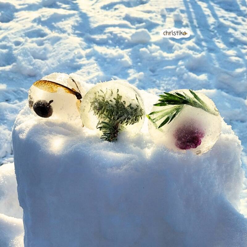 Muffins Eismuffins Winterideen Winterspaß kalte Jahreszeit Draußenzeit Spielspaß Spielidee für den winter Basteln mit Kindern frostig kalt Kinder in der Natur Naturspiele Naturmaterial beschäftigung Christlko lernen kinderexperiment Schneeburg Naturdeko