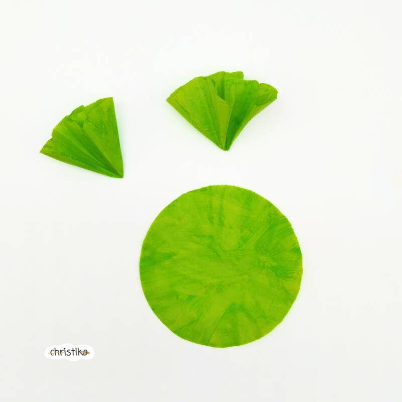 Karotten basteln aus Kaffeefiltern und Muffinformen bemalen Osteridee Osterbastelei mit Kindern Girlande Bastelidee Ostern Karotte DIY Christlko Christine Kohl Tischdeko Ostertisch orange kreative Osterzeit einfache und schnelle Idee Watte  