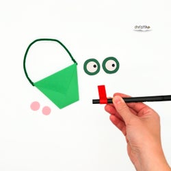 Frosch basteln mit Kindern einfache Bastelidee für Kinder Froschtasche lustige Idee DIY Christlko Christine Kohl Beschäftigungsidee Sommeridee Geschenksidee Mitgebsel basteln Ideen für Kinder falten