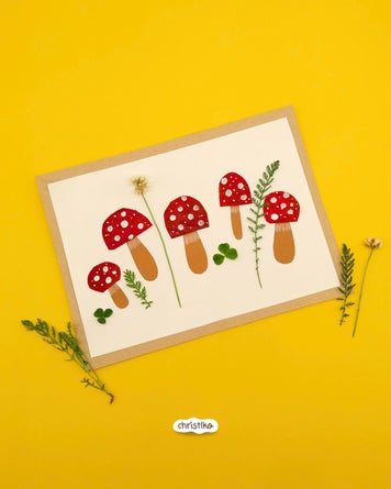 Blätterpilze basteln im Herbst aus roten Blättern, Pilz, Pilze basteln mit Kindern, basteln mit Naturmaterialien Natur Naturmaterial Christlko DIY Herbistidee Grundschule Herbstbild Fliegenpilz