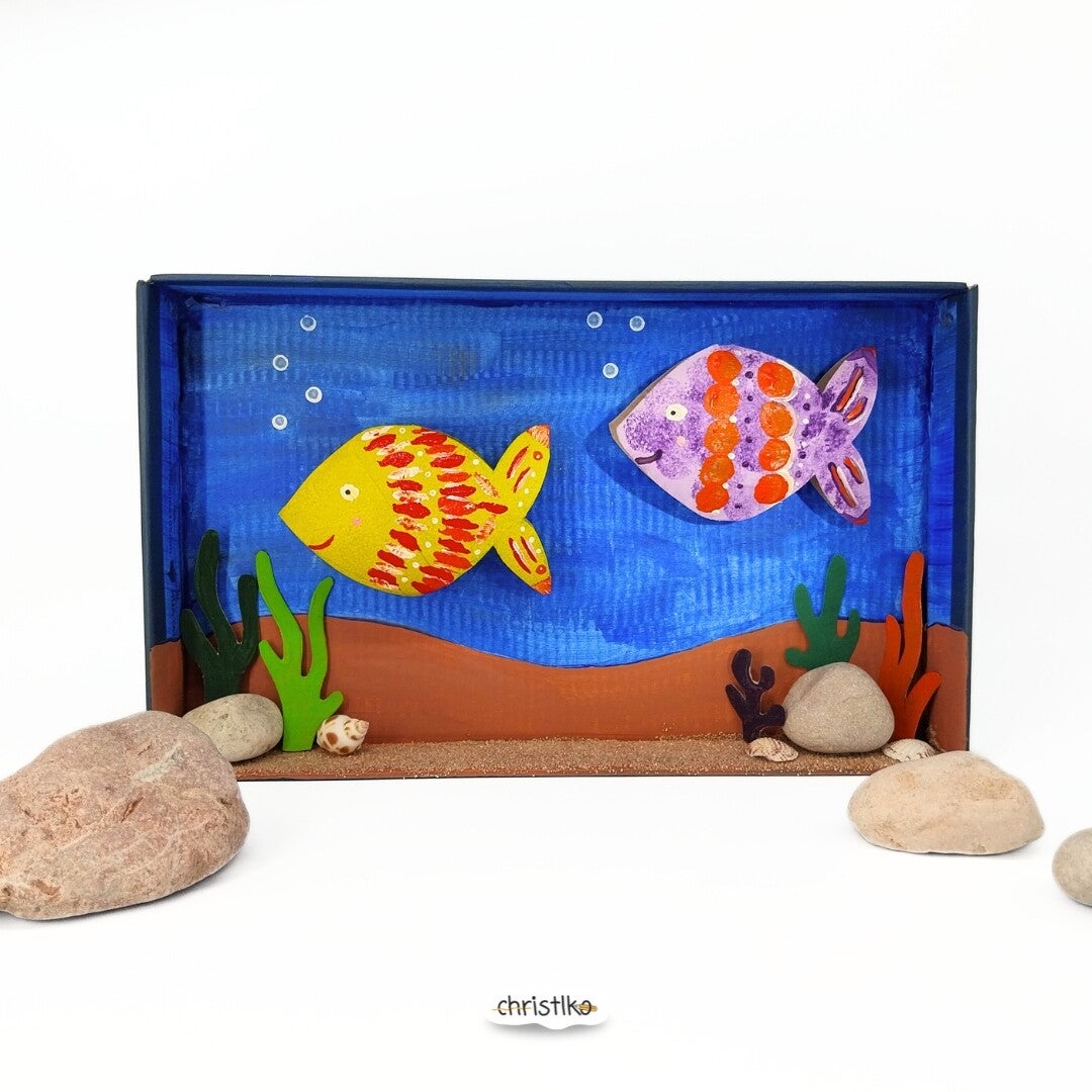 Aquarium basteln mit Fischen aus Klopapierrollen, Karton Upcycling, basteln mit Kindern im Sommer, Sommeridee, Christlko, DIY