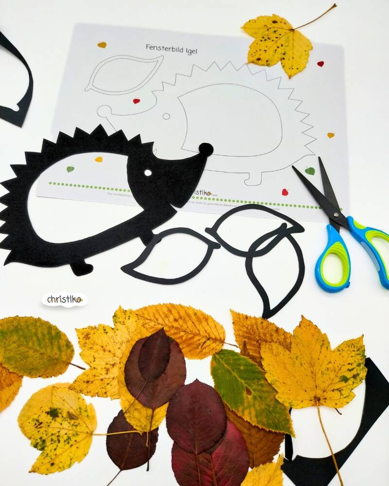 Igel basteln im Herbst, Fensterbild, Herbstblätter, gepresste Blätter, christlko, sun catcher, kostenlose Vorlage, Pdf download, Sonnenfänger, Basteln mit Kindern und Naturmaterial, DIY, Bunte Blätter, schnelle und einfache Bastelidee, Herbstbastelei