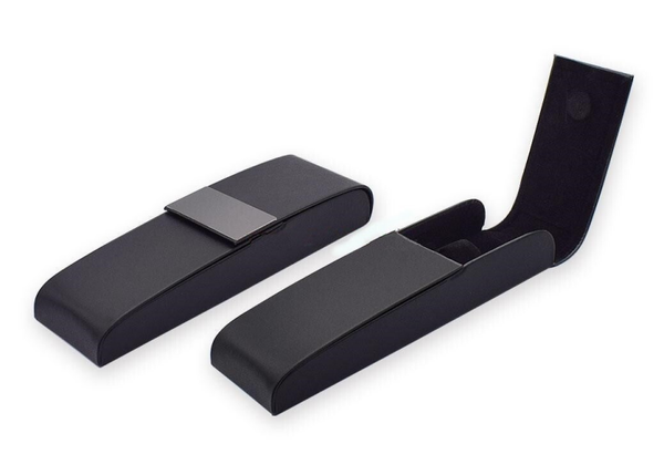 Magnetic black leather double pen box. afmeting 165x28x51mm