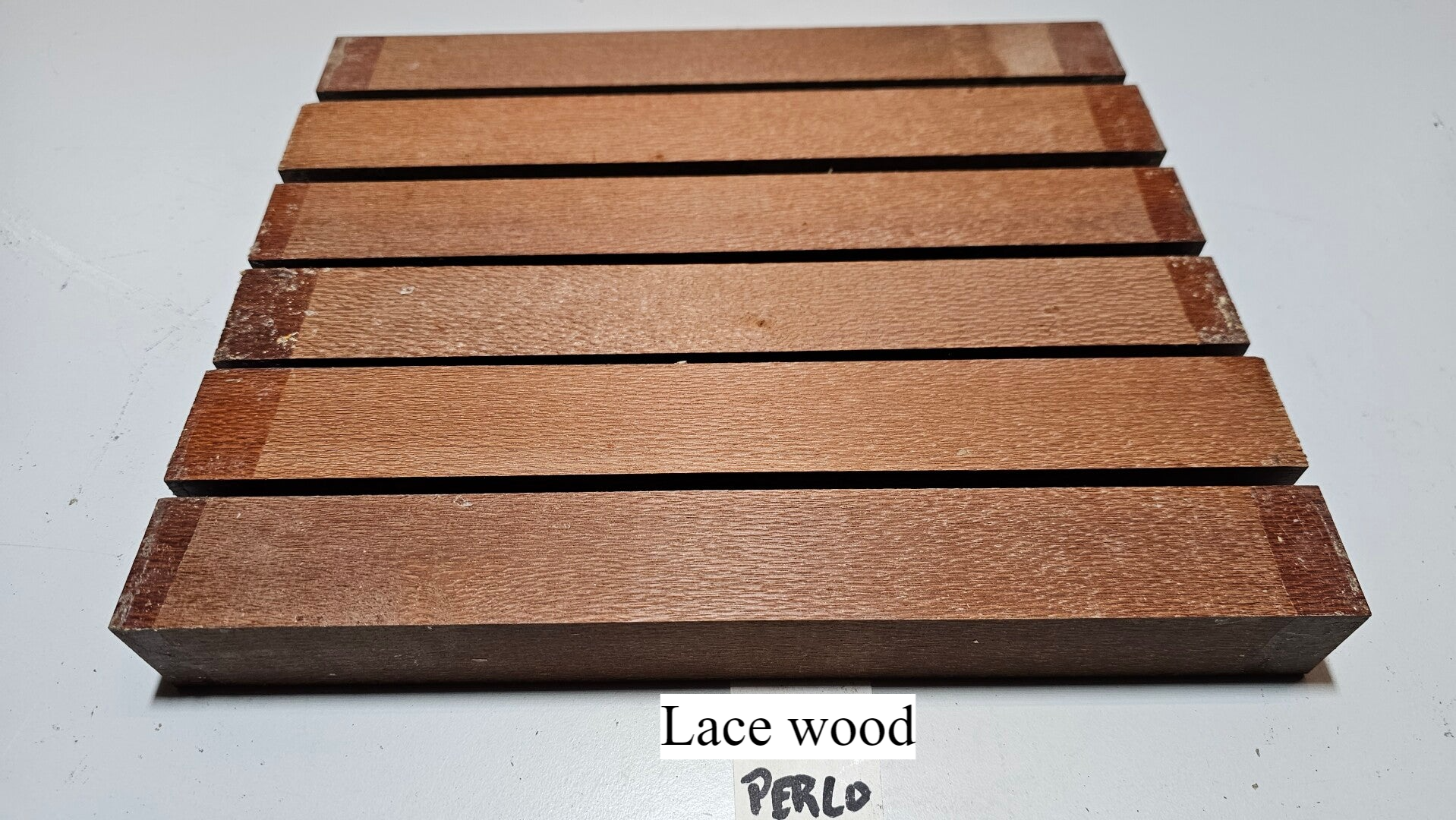Lace wood  (parelhout) 36x36x300mm