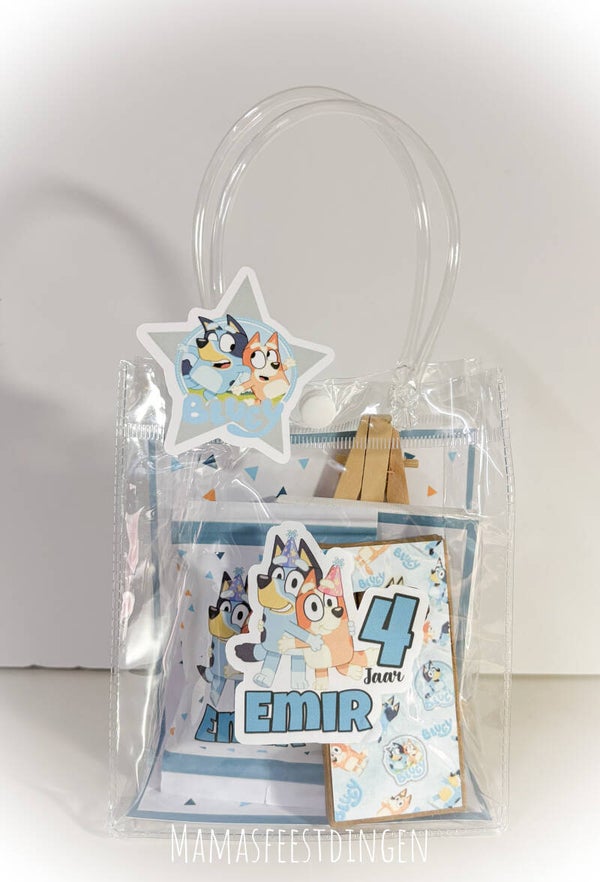 Plastic tasje  met snoepje en schilders ezel en potloodjes Bluey