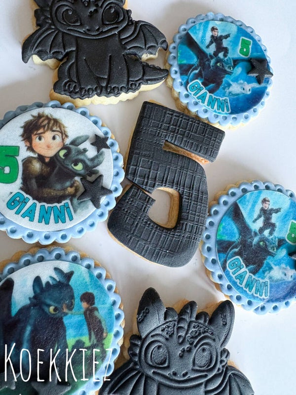 Kinderen  verjaardags koekjes in thema Toothless ( hoe tem ik een draak)