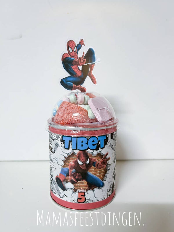 Pringels met snoepdeksel Spiderman