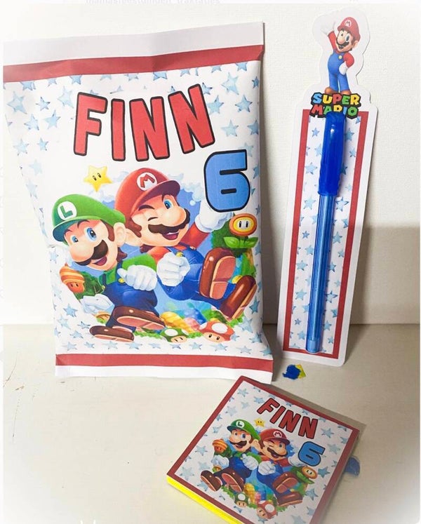 Chips met pen en notitieblokje Mario