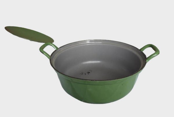 Vintage groene geëmailleerde braadpan. Diameter 24 cm.