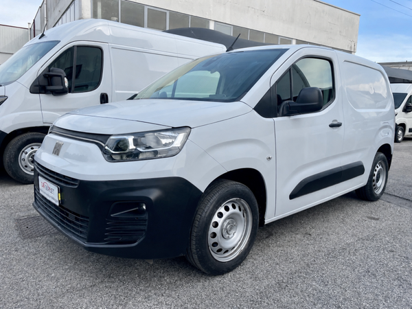 FIAT DOBLÒ 1.5 BLUEHDI 130CV 6 MARCE MODELLO NUOVO ANNO 01/2023 KM 98.000