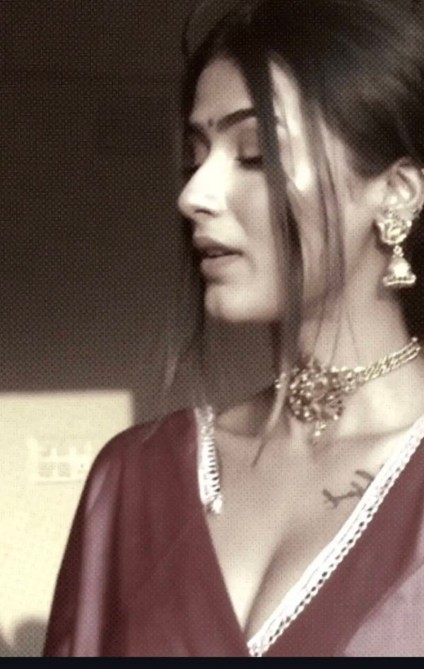 Naina burdubai escort