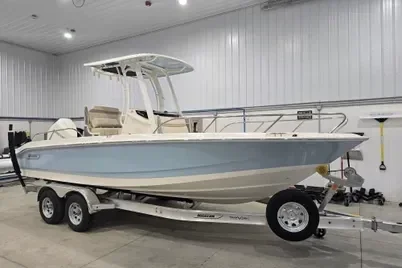 2026 Boston Whaler 220 Dauntless