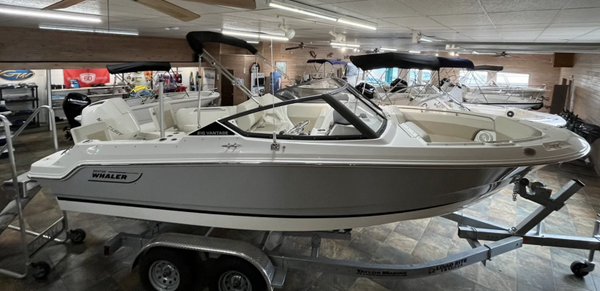 2025 Boston Whaler 210 Vantage