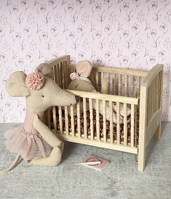 Ledikantje met spijlen