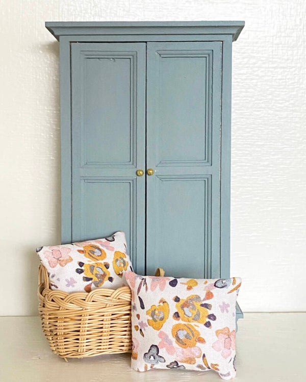 Kussen blauw roze bloemen