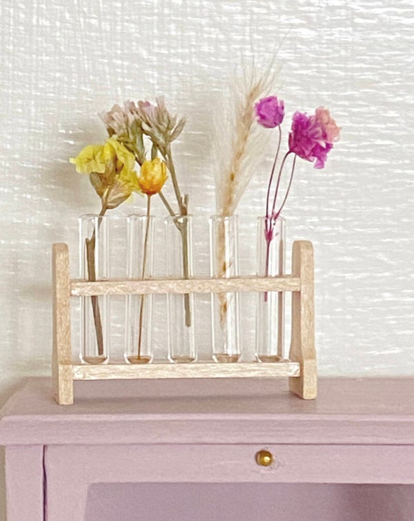 Rekje met droogbloemen