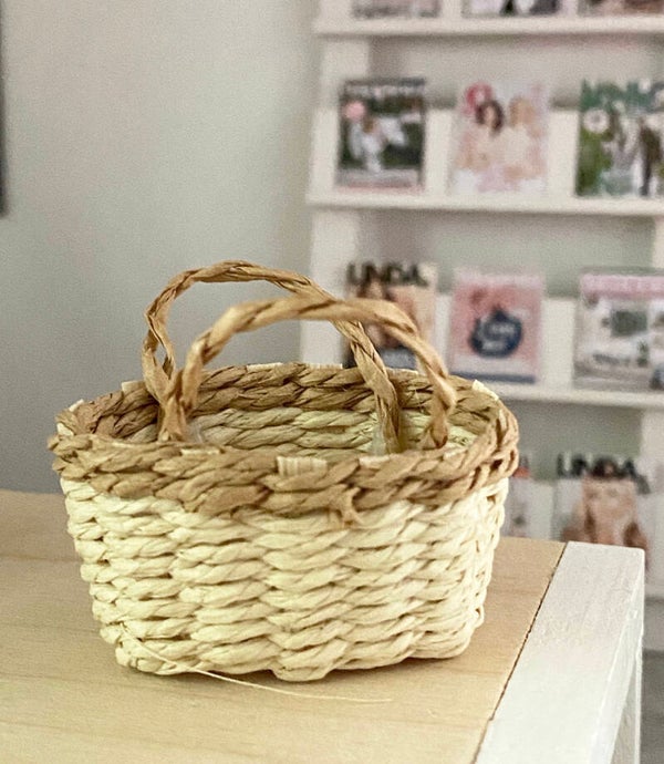 Rieten mandje in twee kleuren