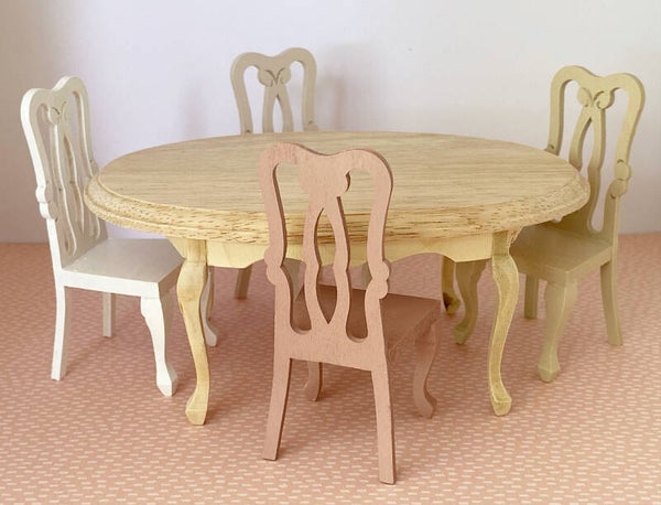Eettafel met stoelen