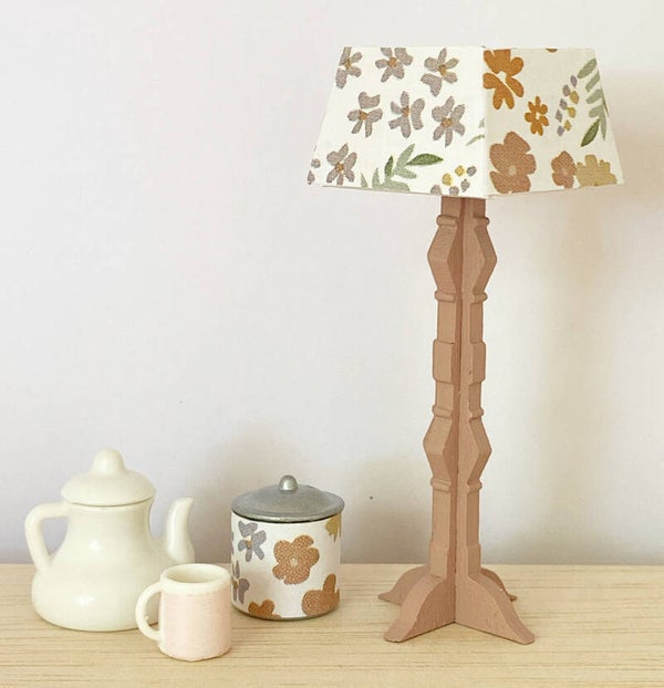 Lamp met bloemetjeskap