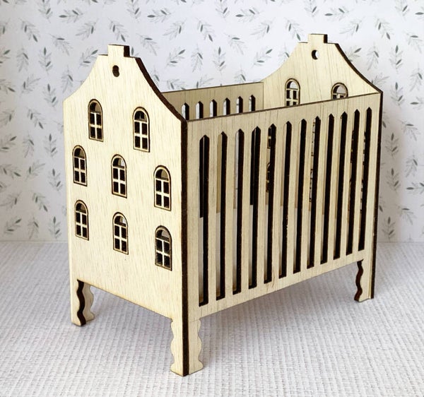 Ledikantje grachtenpand blank hout