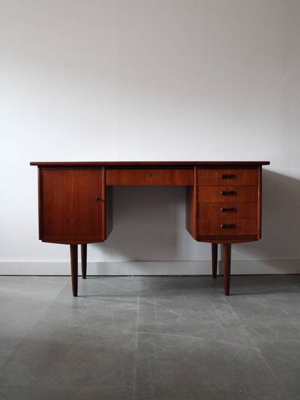 Prachtig vintage vrijstaand bureau