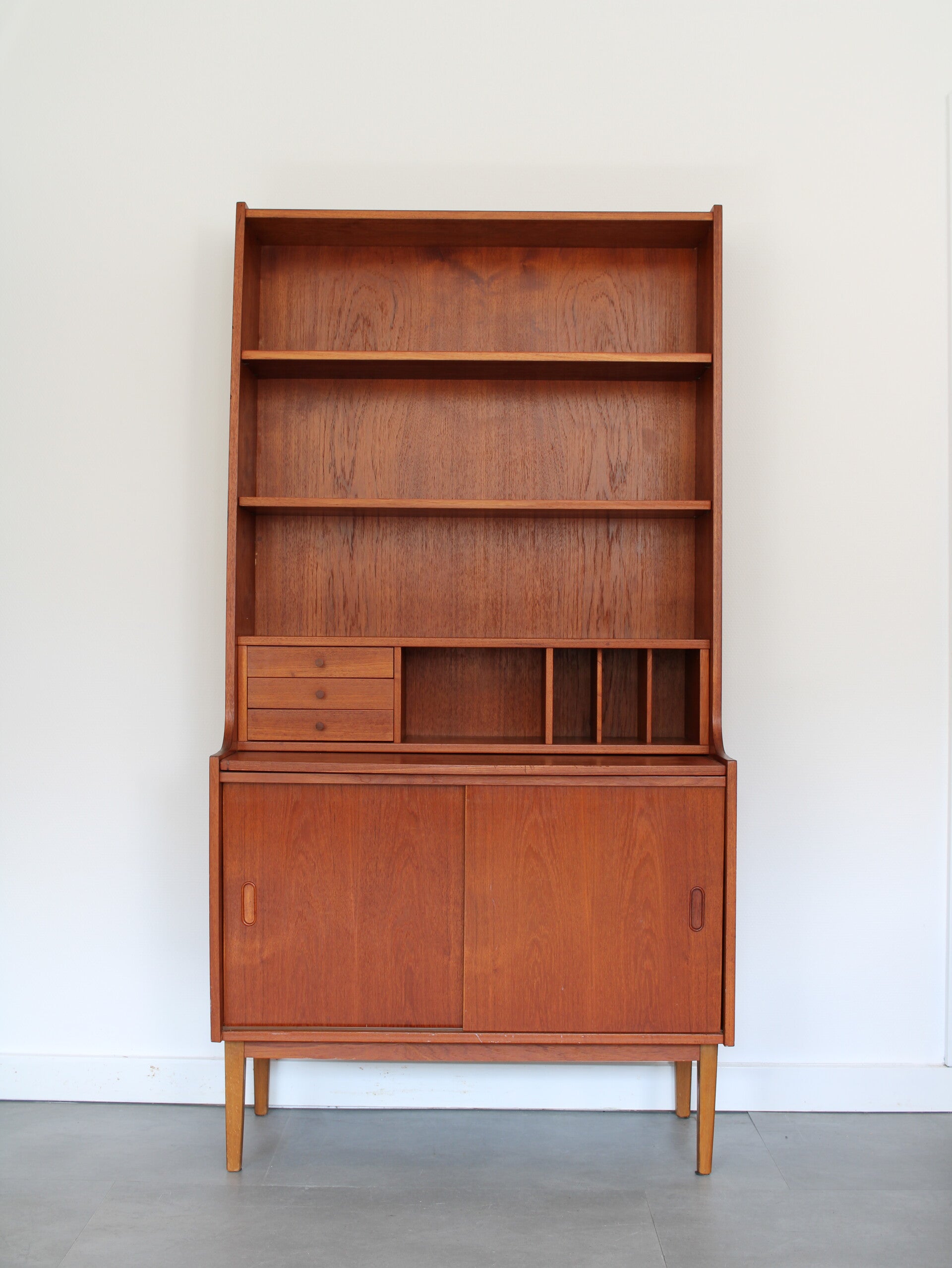 Vintage Deense wandkast in teak
