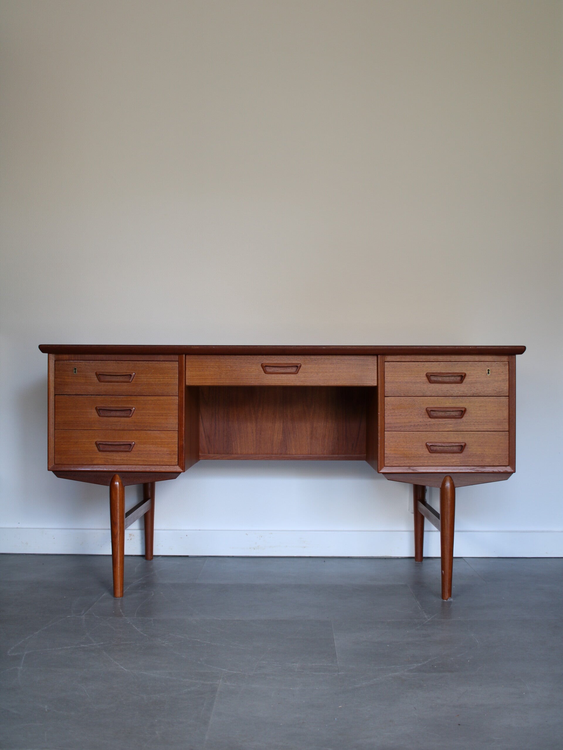 Vintage Deens vrijstaand bureau in teak