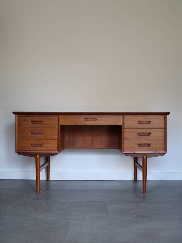 Vintage Deens vrijstaand bureau in teak